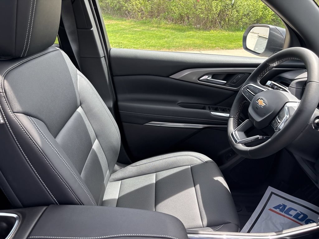 New 2026 Chevrolet Traverse LT w/ Sun and Wheel Package FWD image 39