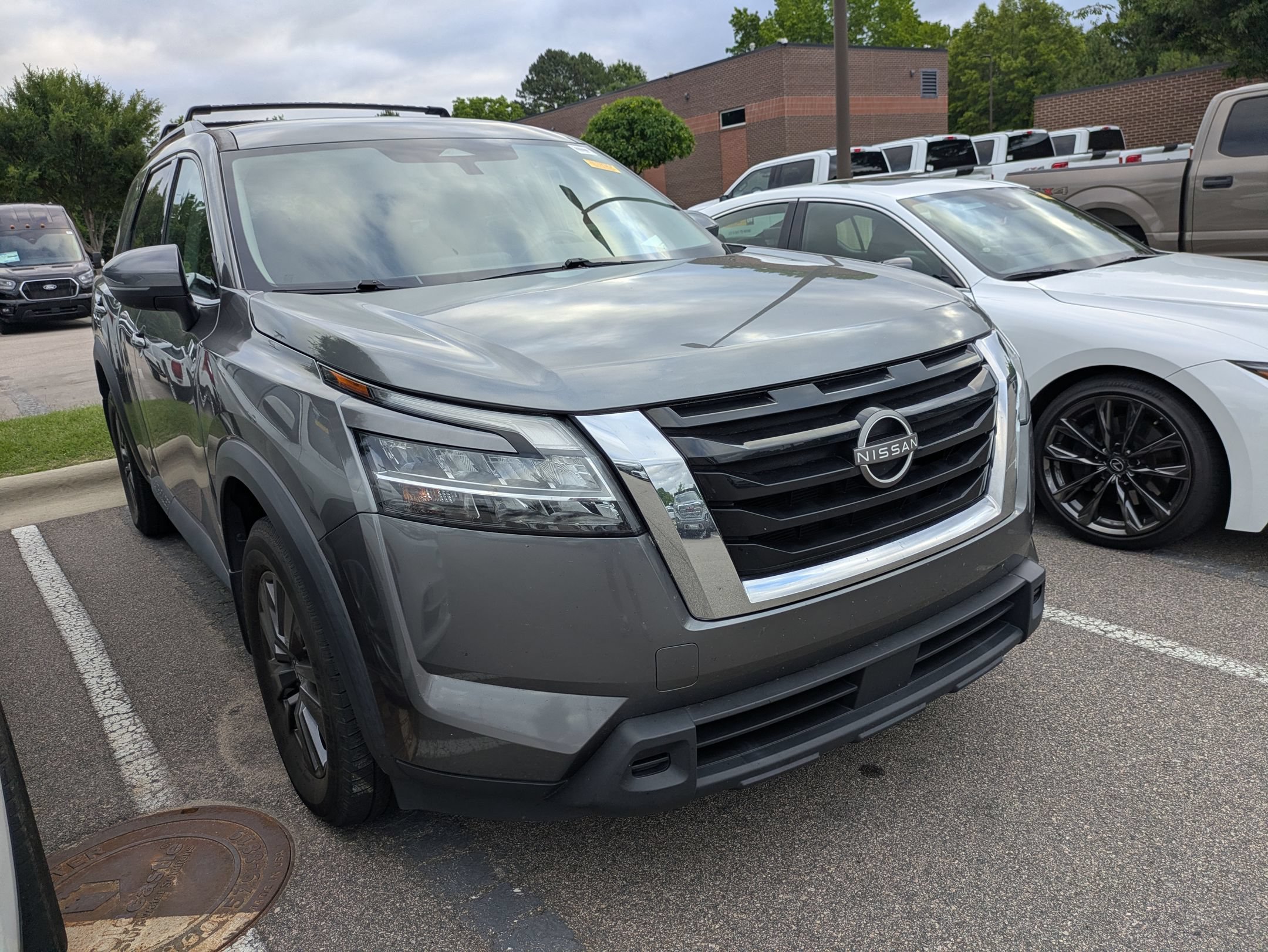 Used 2022 Nissan Pathfinder SV AWD/4WD image 1