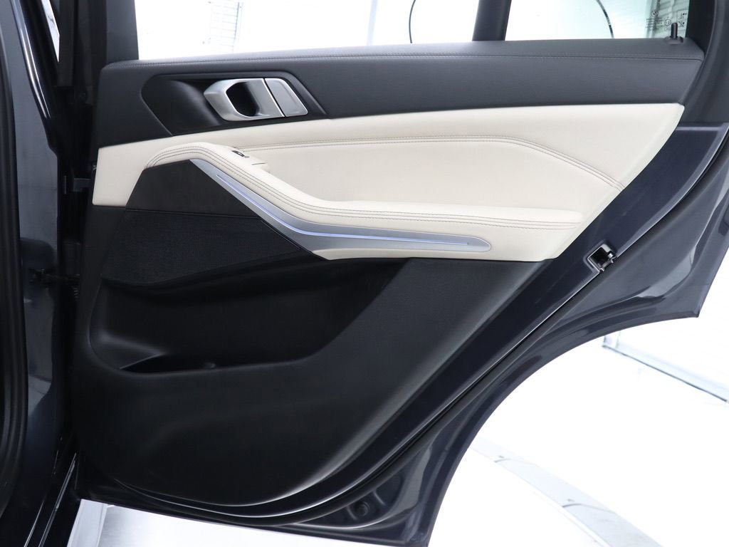 Used 2022 BMW X5 sDrive40i w/ M Sport Package image 39