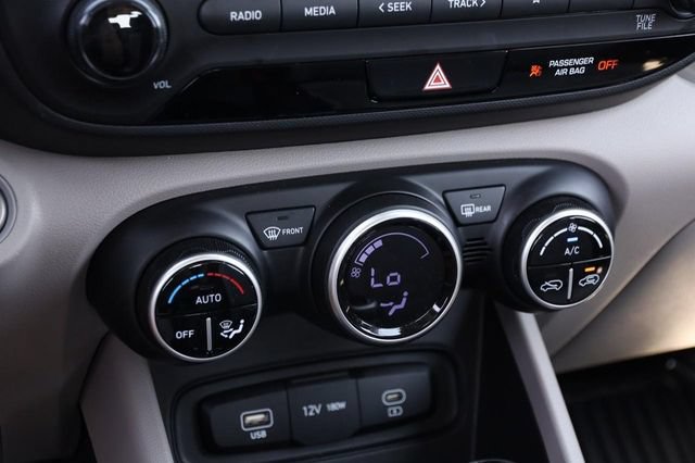 Used 2025 Hyundai Venue SEL FWD image 18