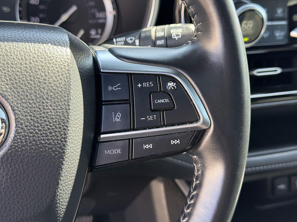 Used 2021 Toyota Highlander XSE FWD image 37