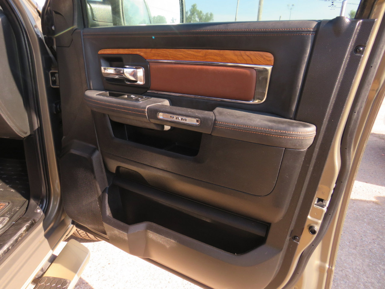 Used 2015 RAM 1500 Laramie Longhorn w/ Convenience Group image 35