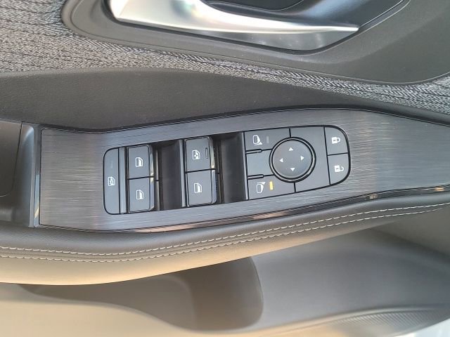 Used 2023 Nissan Rogue SV image 10