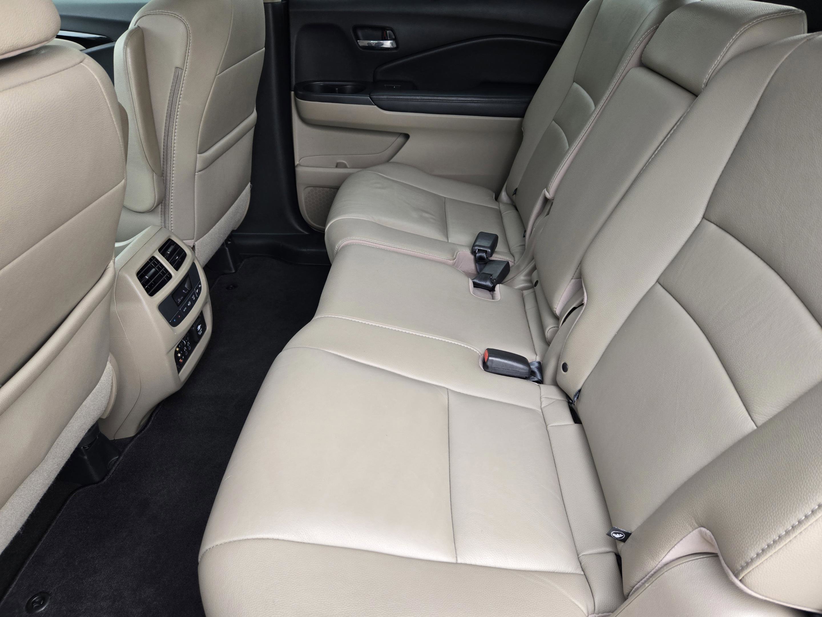 Used 2017 Honda Pilot Touring image 29
