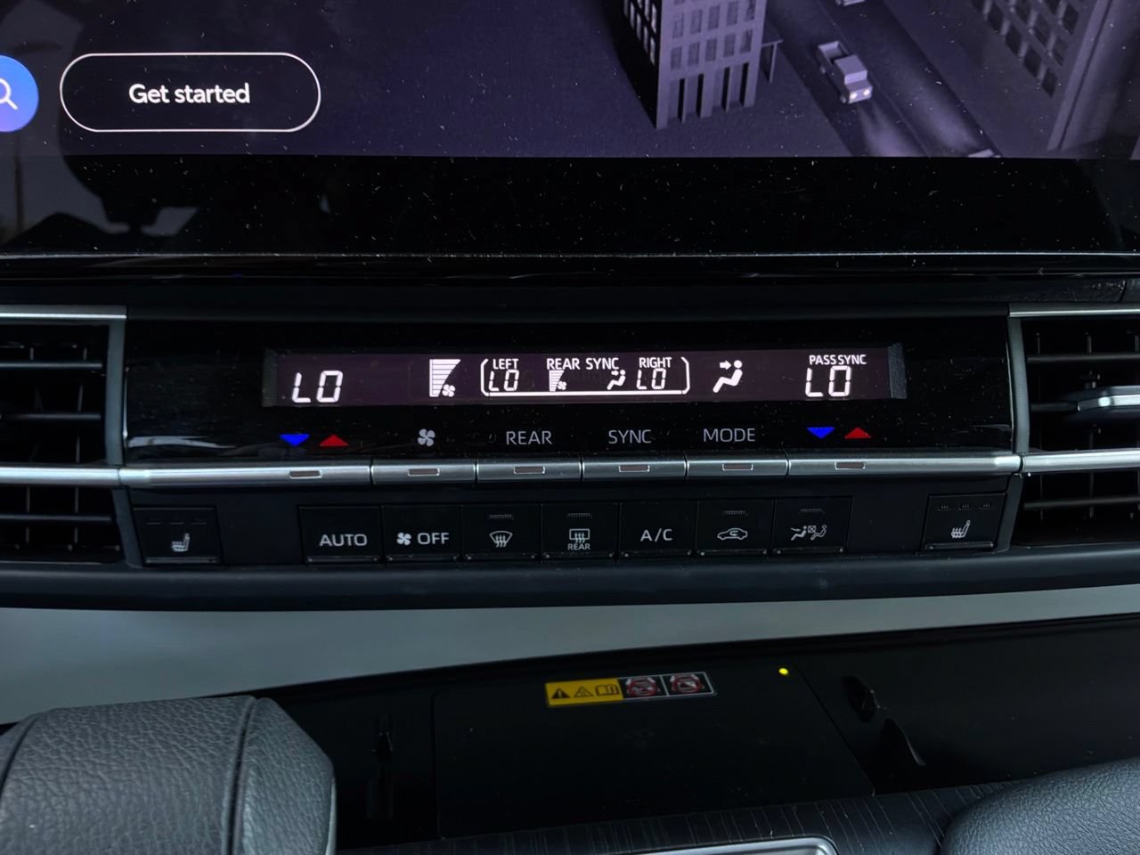 Used 2025 Toyota Sienna XLE FWD image 34