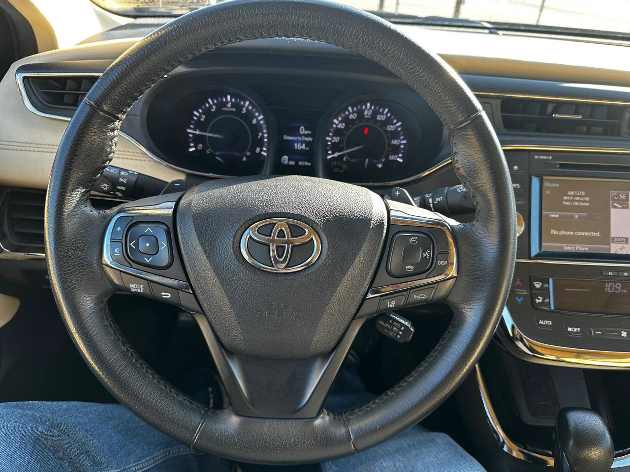 Used 2018 Toyota Avalon XLE Premium w/ All Weather Liner Package FWD image 11