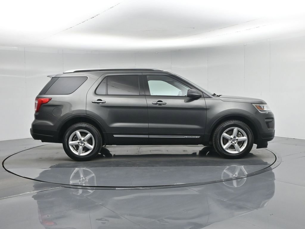 Certified 2018 Ford Explorer XLT image 28