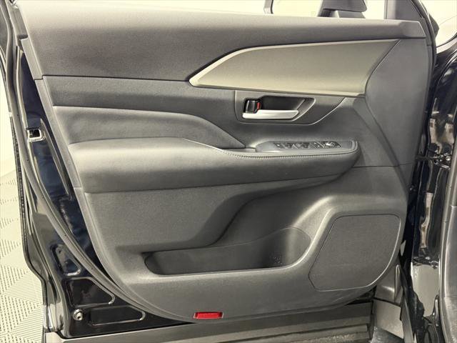 Certified 2025 Toyota Grand Highlander FWD image 18