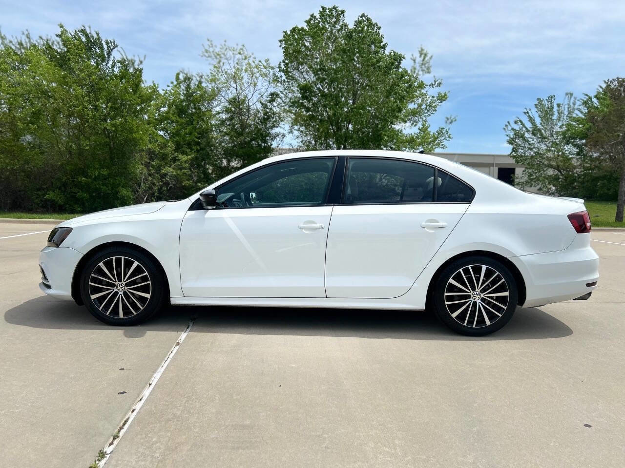 Used 2016 Volkswagen Jetta Sport image 9