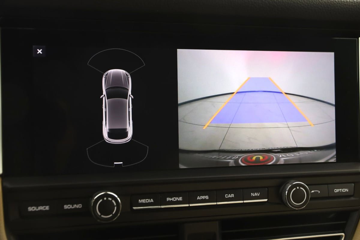 Used 2019 Porsche Macan AWD/4WD image 10