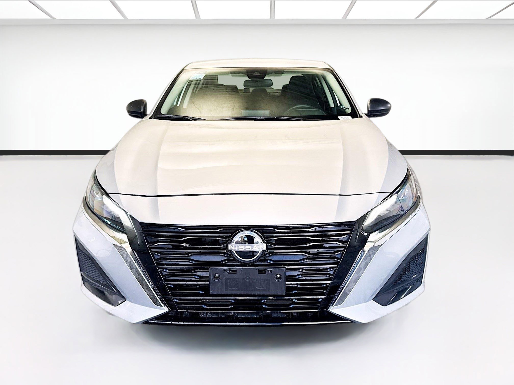 Used 2025 Nissan Altima 2.5 SV image 2