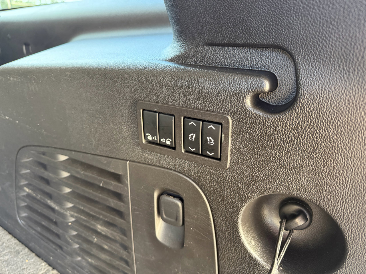 Used 2016 Cadillac Escalade ESV Premium image 9