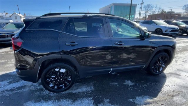 Used 2022 GMC Terrain SLE w/ Driver Convenience Package image 2