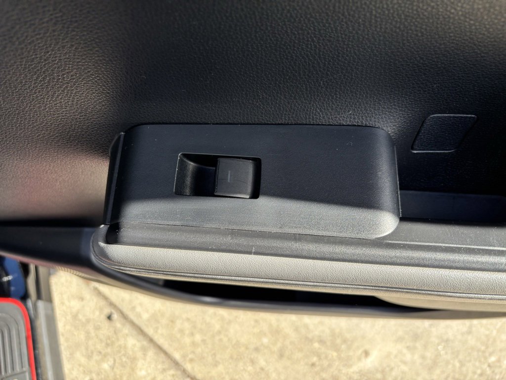 Used 2022 Toyota Highlander XLE image 28