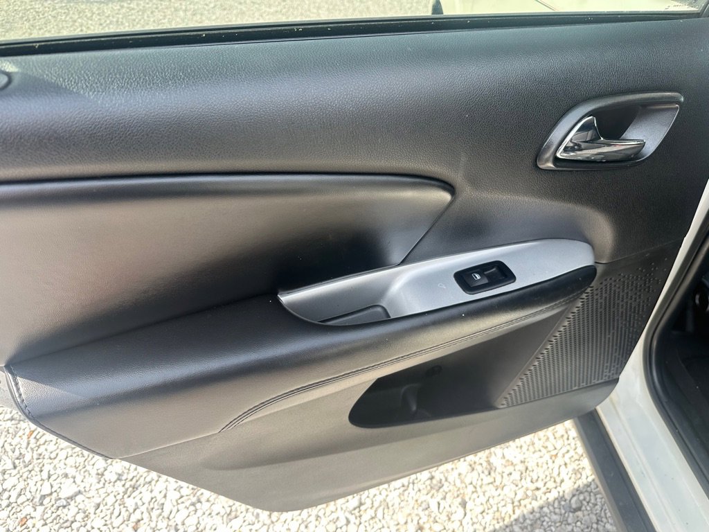 Used 2017 Dodge Journey SE w/ Flexible Seating Group image 23