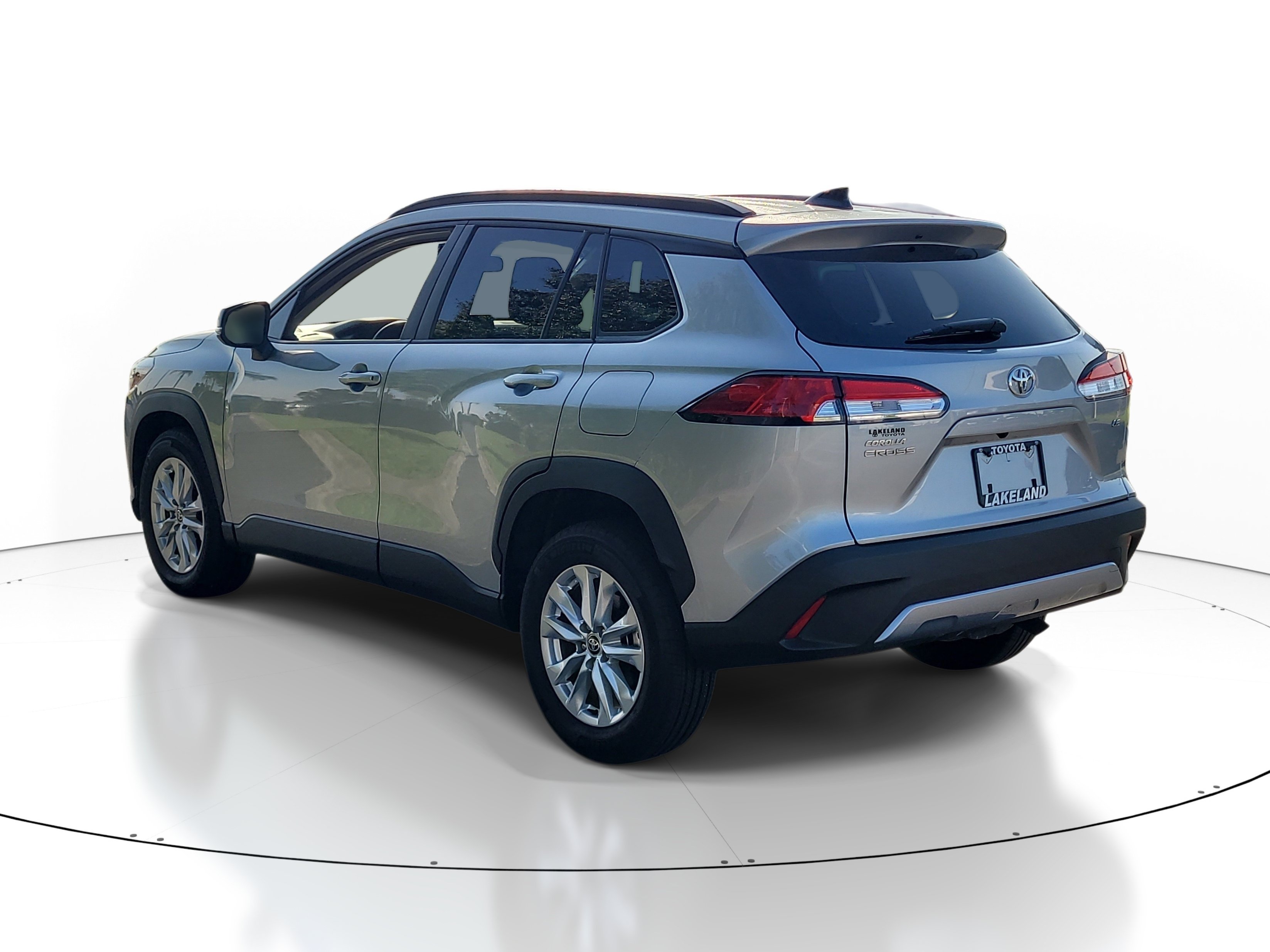 Certified 2025 Toyota Corolla Cross LE FWD image 5
