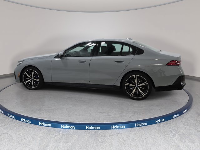 Certified 2026 BMW 530i xDrive w/ M Sport Package AWD/4WD image 8