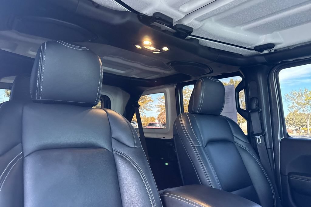 Used 2021 Jeep Wrangler Unlimited Sahara w/ Uconnect 4C Nav & Sound Group AWD/4WD image 17