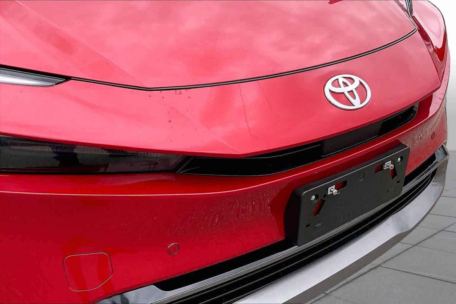 Used 2024 Toyota Prius XLE AWD/4WD image 31