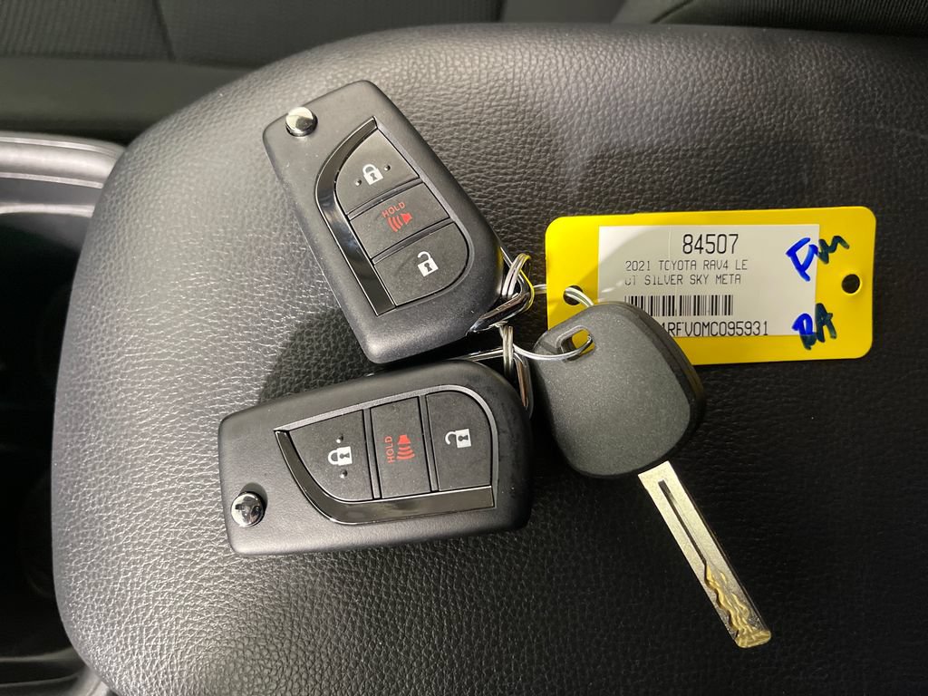 Certified 2021 Toyota RAV4 LE FWD image 24
