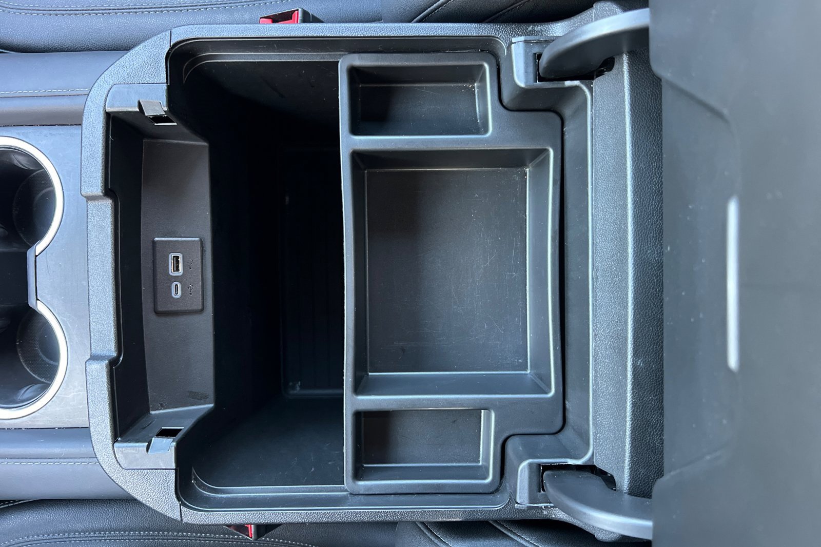 Used 2024 Chevrolet Tahoe LT image 32