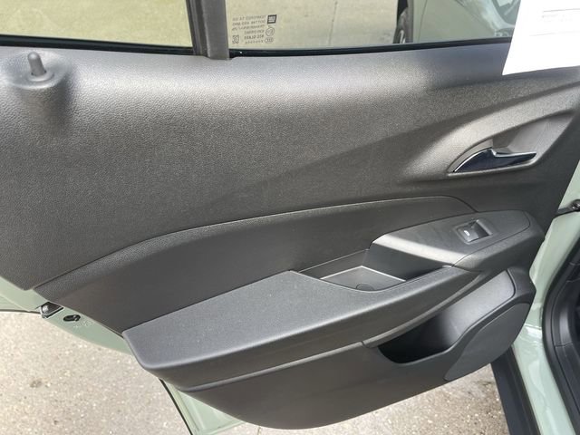 Used 2024 Chevrolet Trax RS w/ Sunroof Package image 12