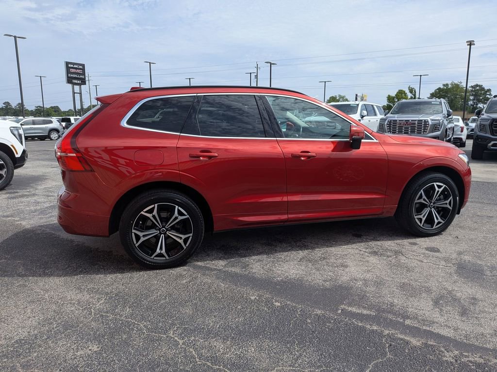 Used 2022 Volvo XC60 B5 Momentum w/ Advanced Package AWD/4WD image 5