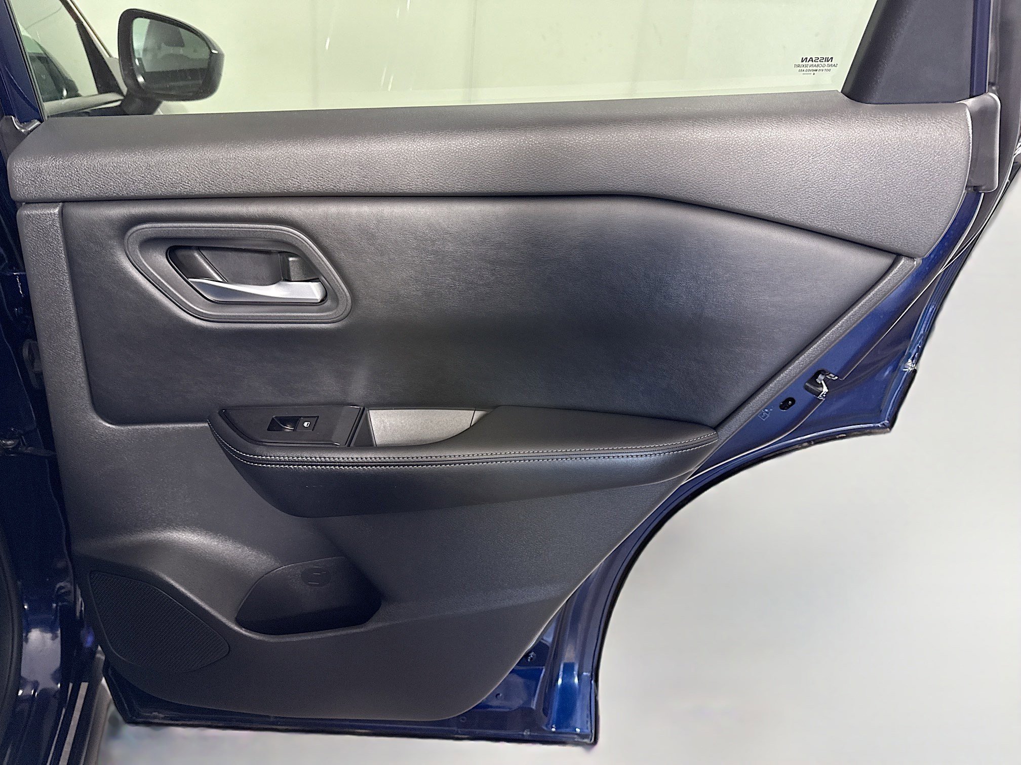 Used 2025 Nissan Rogue SV image 28