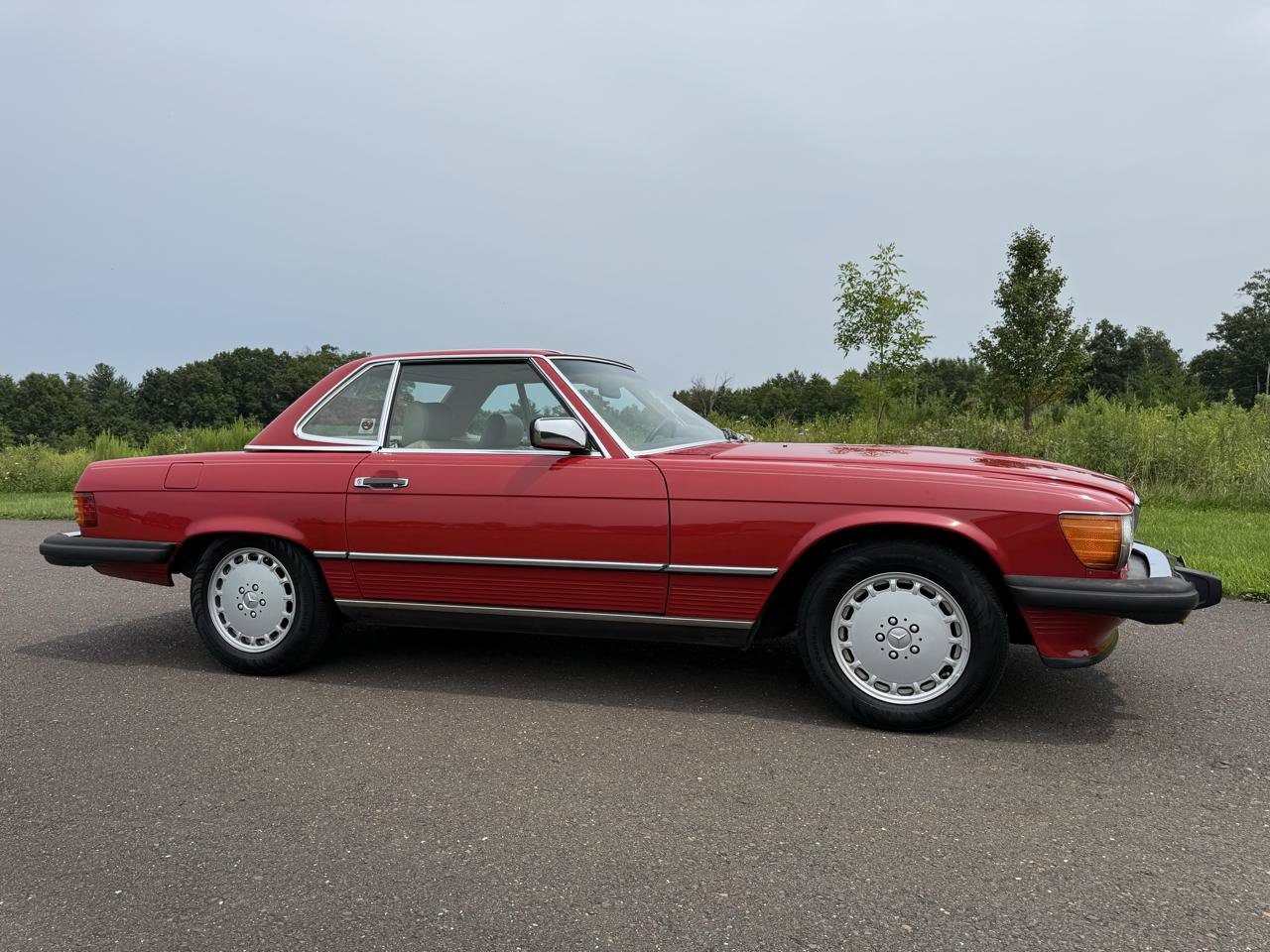 Used 1988 Mercedes-Benz 560 SL image 7
