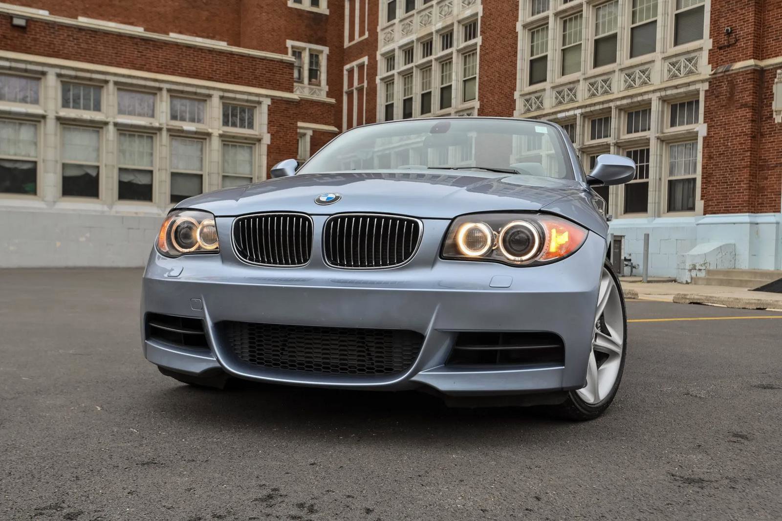 Used 2010 BMW 135i Convertible image 1