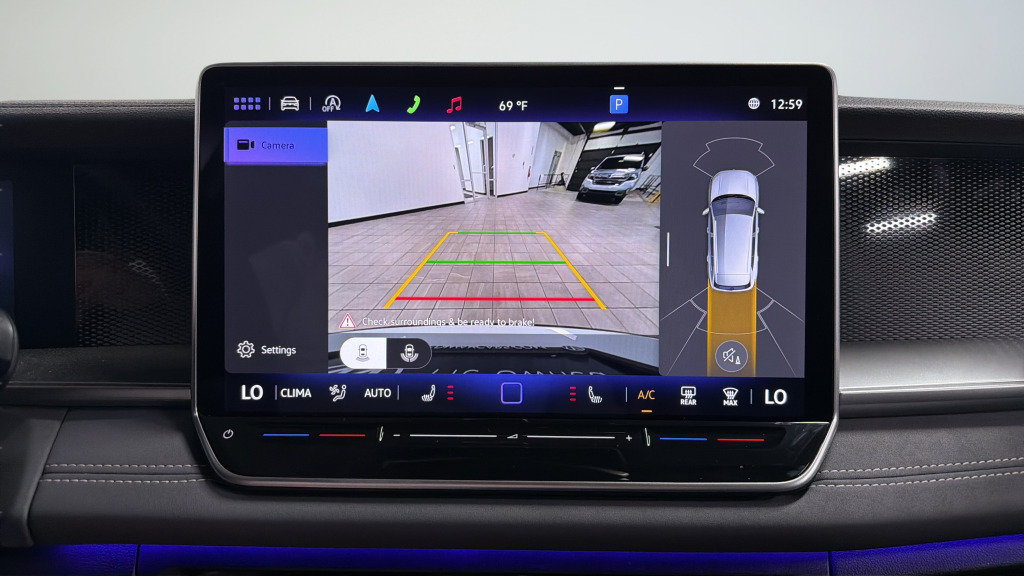 Certified 2025 Volkswagen Tiguan SE R-Line AWD/4WD image 27