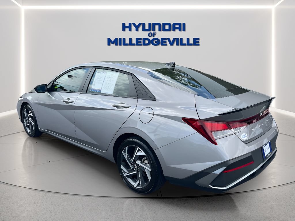 Used 2025 Hyundai Elantra Sport FWD image 4
