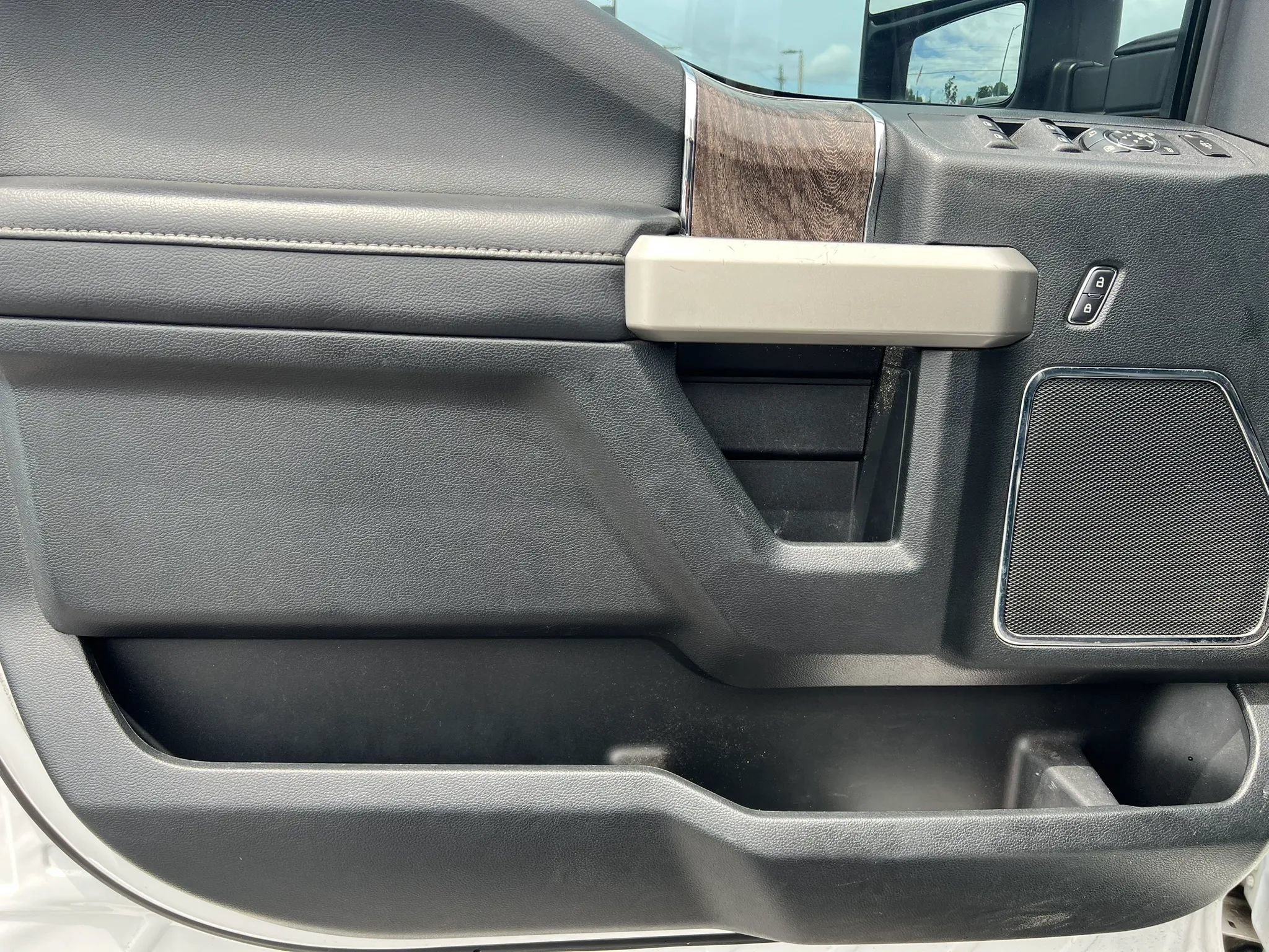 Used 2019 Ford F250 Lariat AWD/4WD image 8