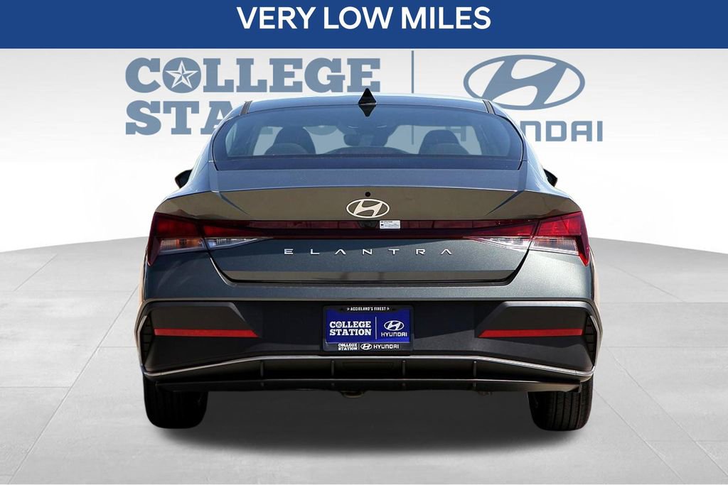Used 2024 Hyundai Elantra SEL image 7