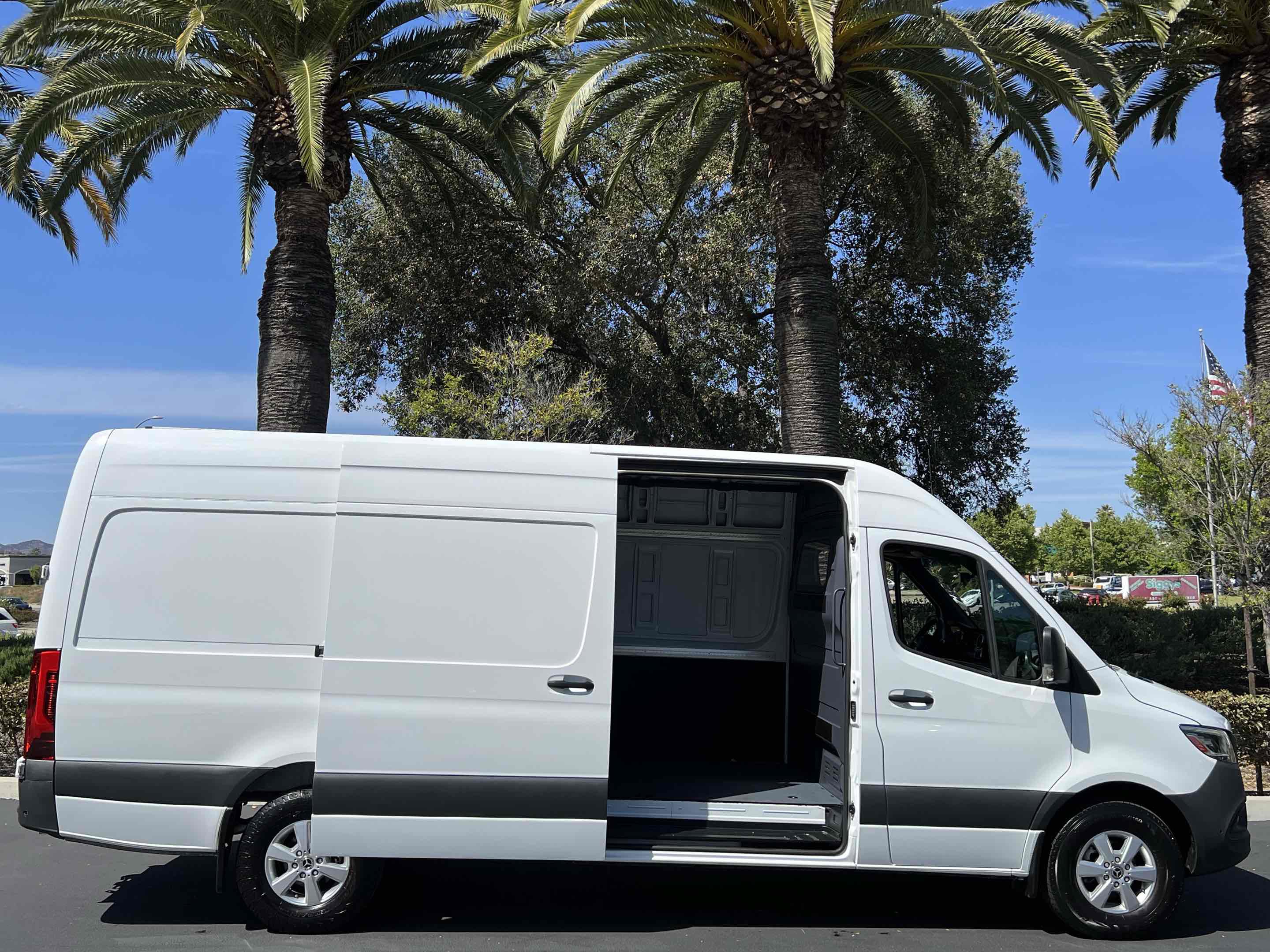 Used 2024 Mercedes-Benz Sprinter 2500 image 20