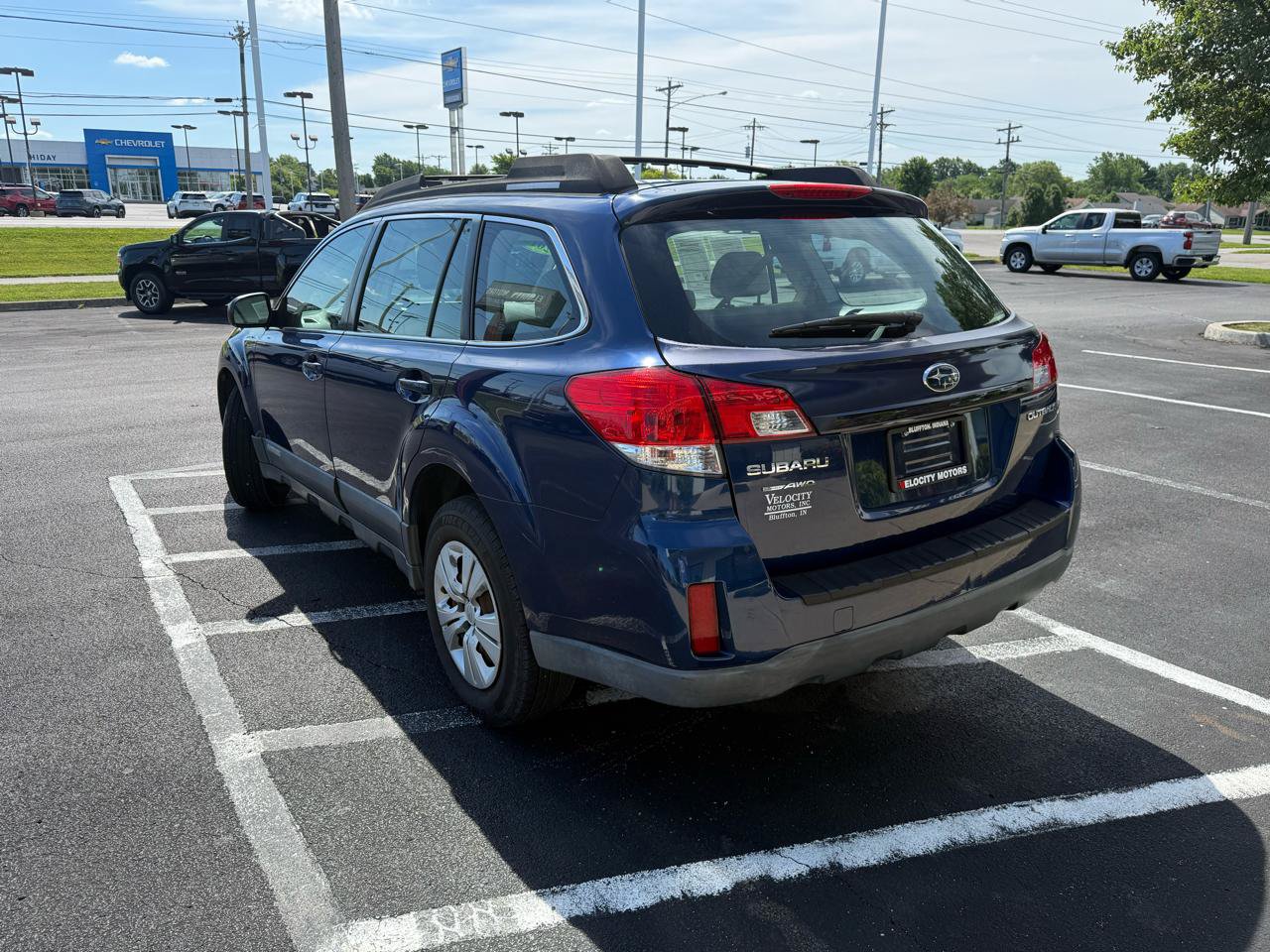 Used 2010 Subaru Outback 2.5i AWD/4WD image 3