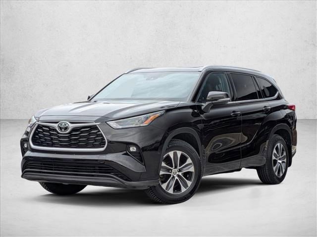Used 2022 Toyota Highlander XLE AWD/4WD image 1