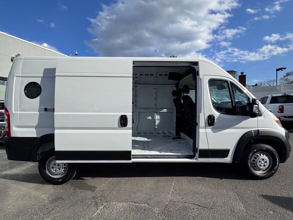 Used 2025 RAM ProMaster 2500 w/ Convenience Group FWD image 10