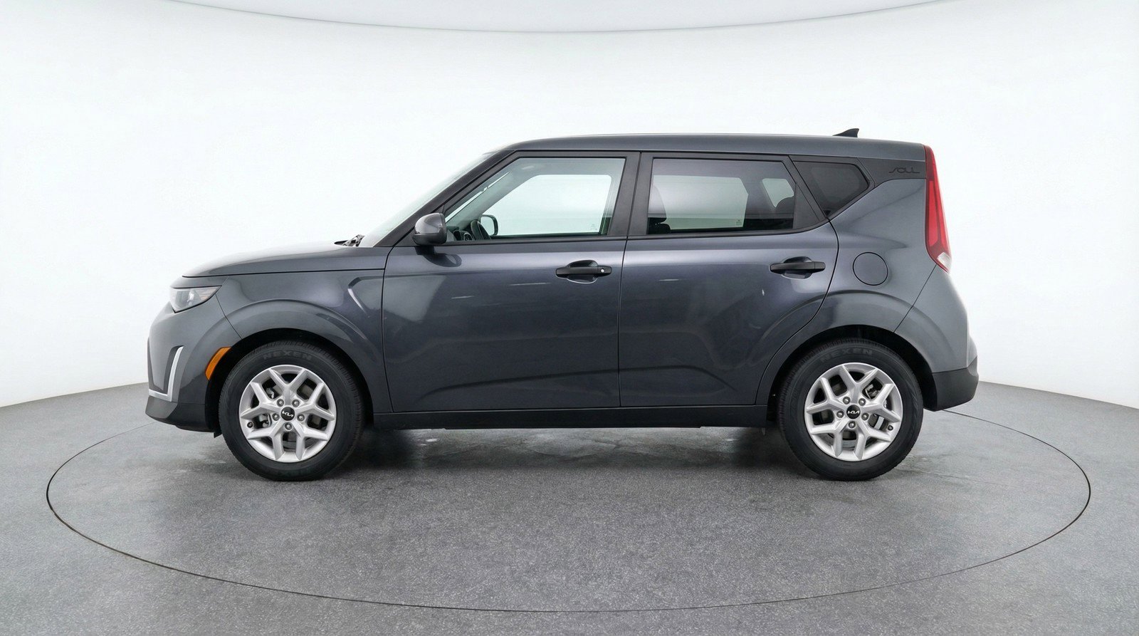 Used 2025 Kia Soul LX w/ LX Technology Package FWD image 5