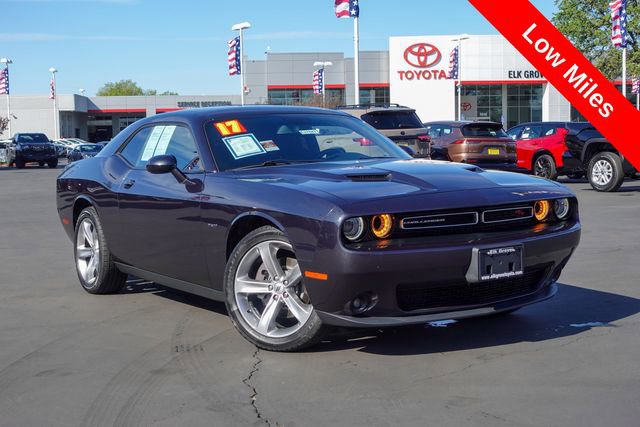 Used 2017 Dodge Challenger R/T image 2