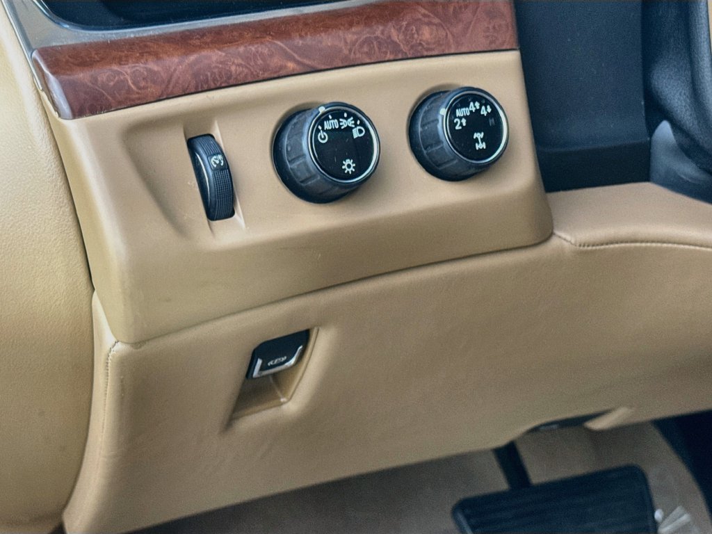 Used 2017 Cadillac Escalade Platinum AWD/4WD image 12