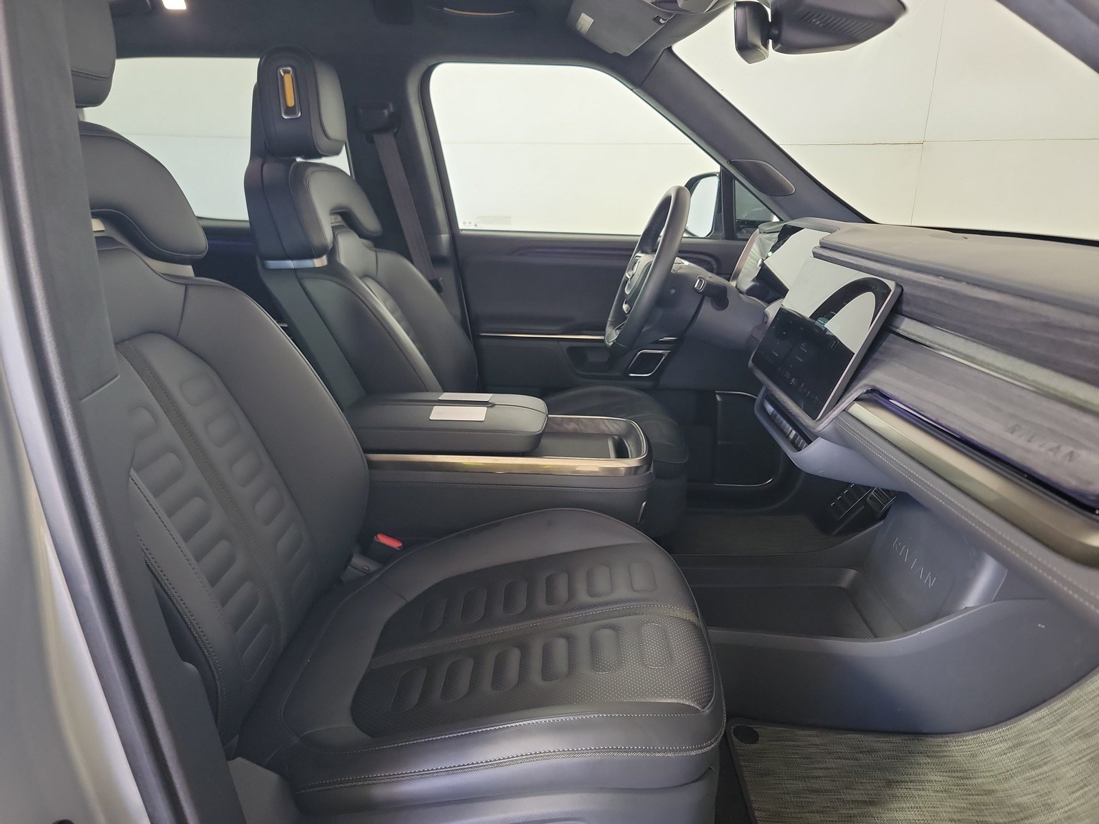 Used 2022 Rivian R1T Adventure AWD/4WD image 57