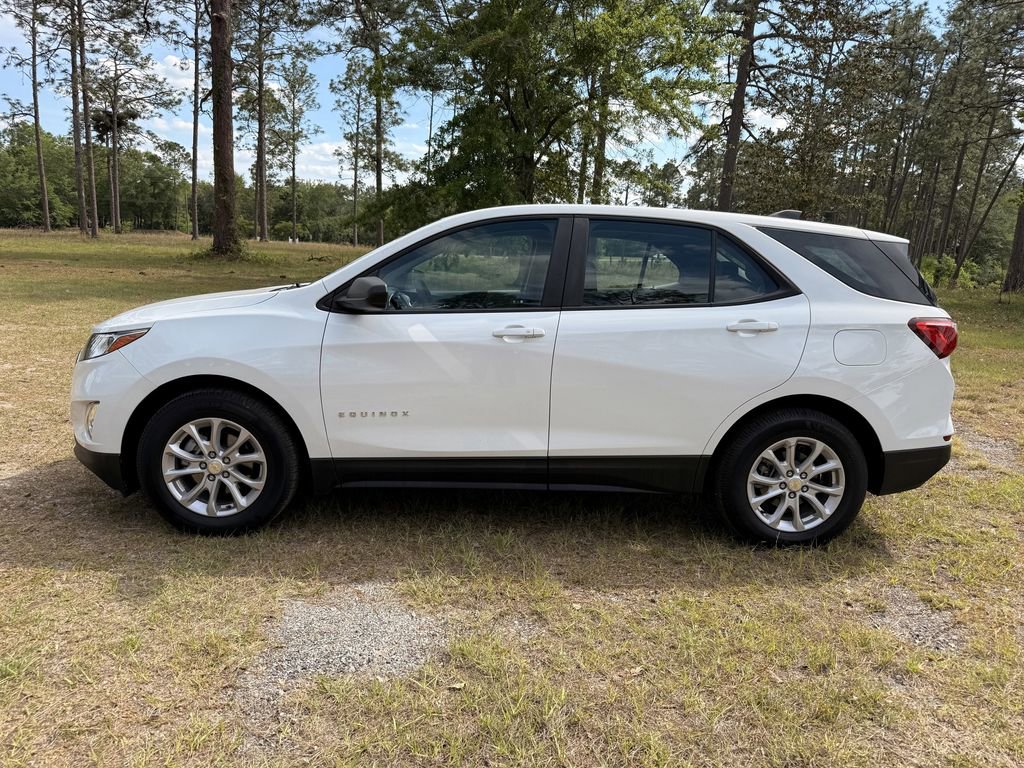 Used 2021 Chevrolet Equinox LS FWD image 2