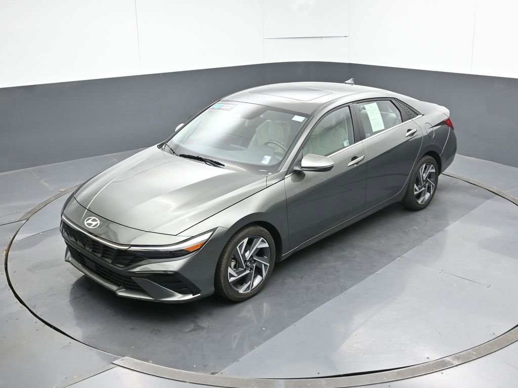 Used 2025 Hyundai Elantra Limited FWD image 46