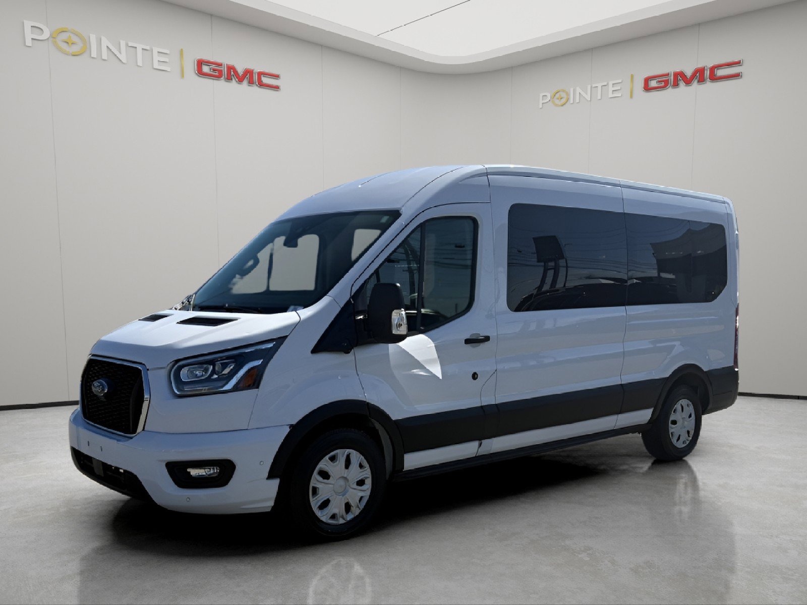 Used 2023 Ford Transit 350 XLT image 7