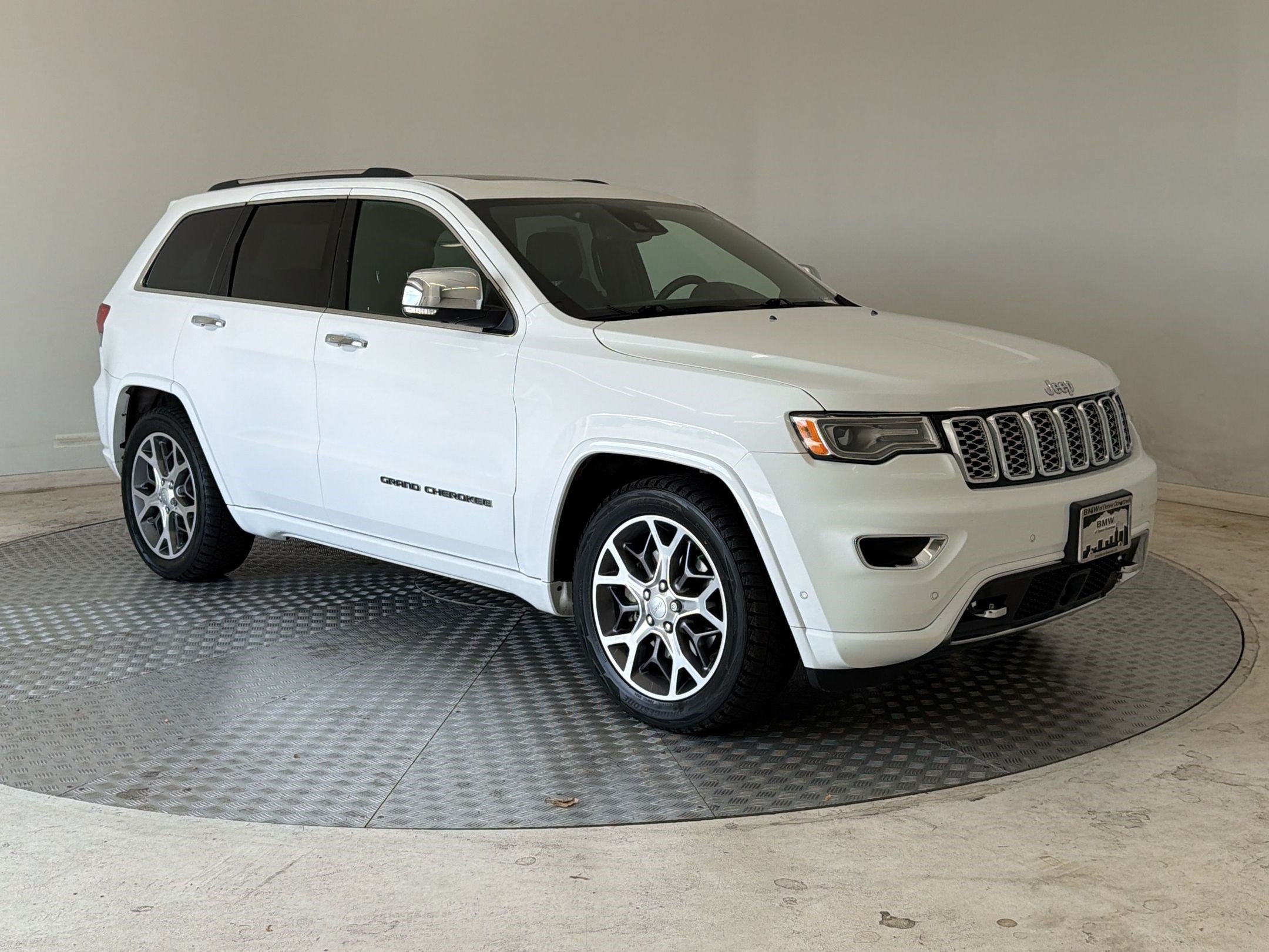 Used 2020 Jeep Grand Cherokee Overland AWD/4WD image 7