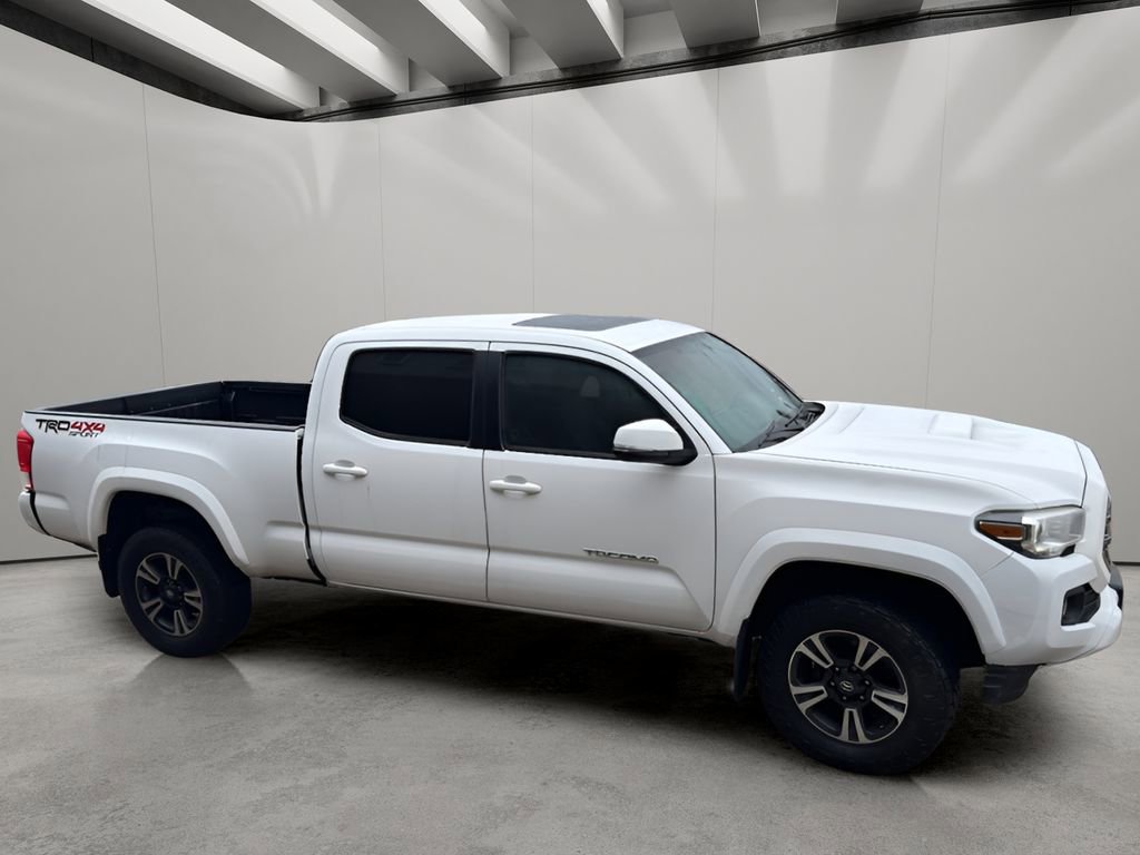 Used 2017 Toyota Tacoma TRD Sport image 5