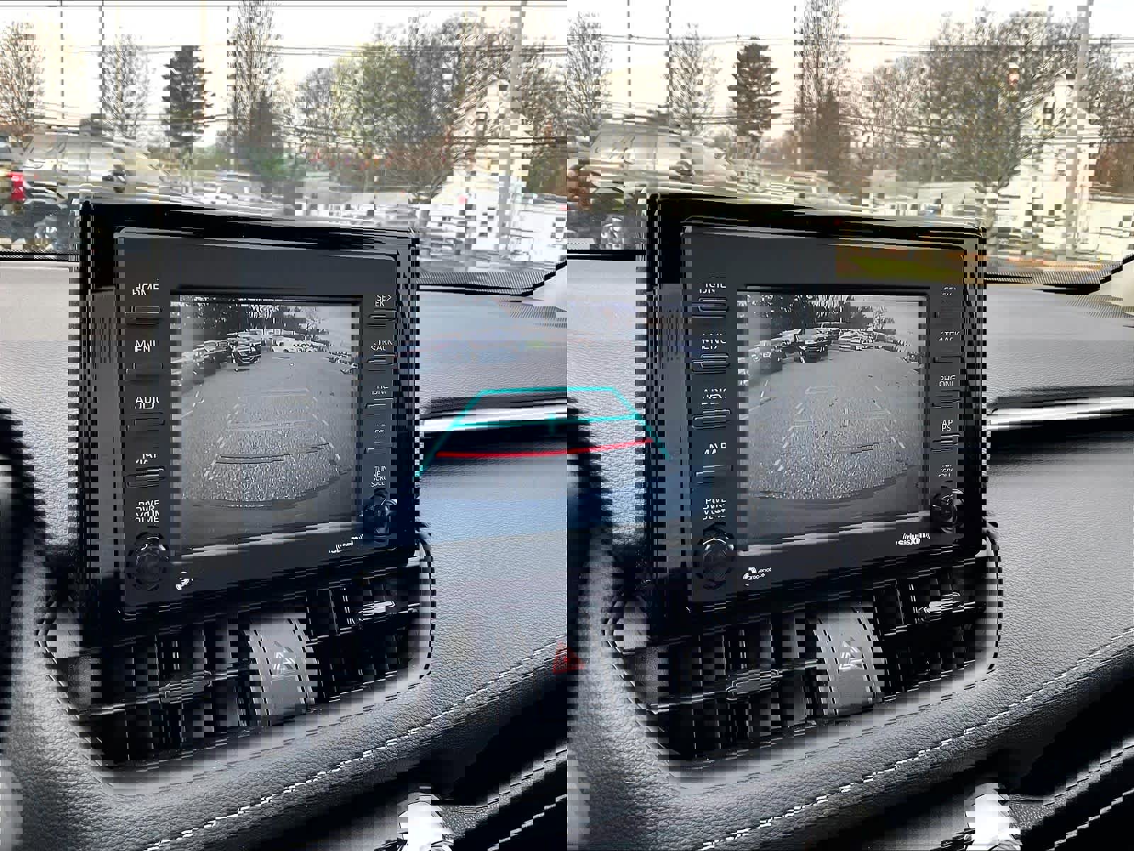 Used 2022 Toyota RAV4 LE image 19