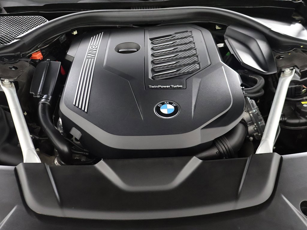 Used 2022 BMW 740i xDrive w/ Premium Package image 27