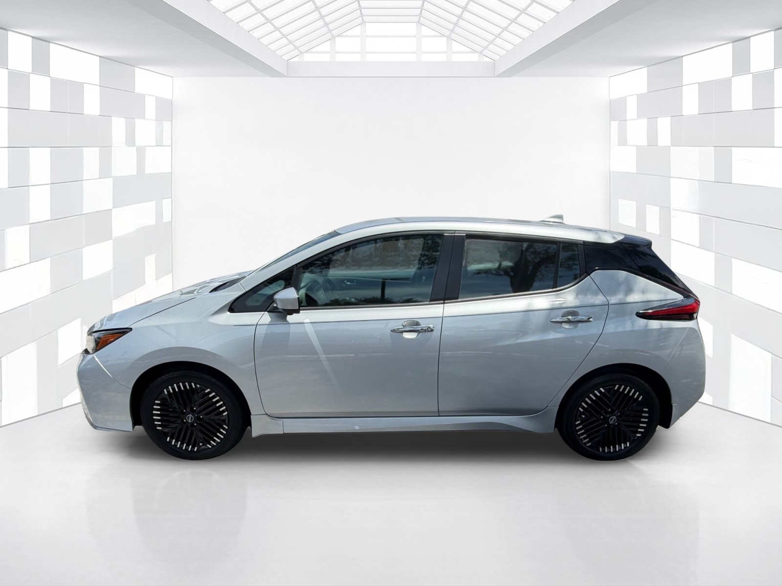 Certified 2024 Nissan Leaf SV Plus FWD image 4